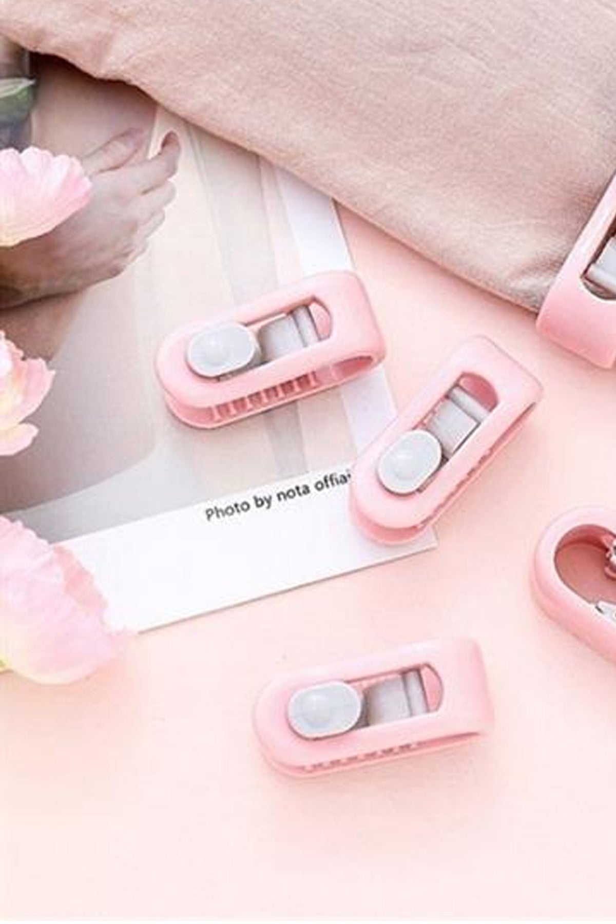 4 Adet Iğnesiz Yorgan Çarşaf ve Perde Tutucu Sabitleyici Kaydırmaz Nevresim Örtü Düzenleyici Klips - Indirimsepeti