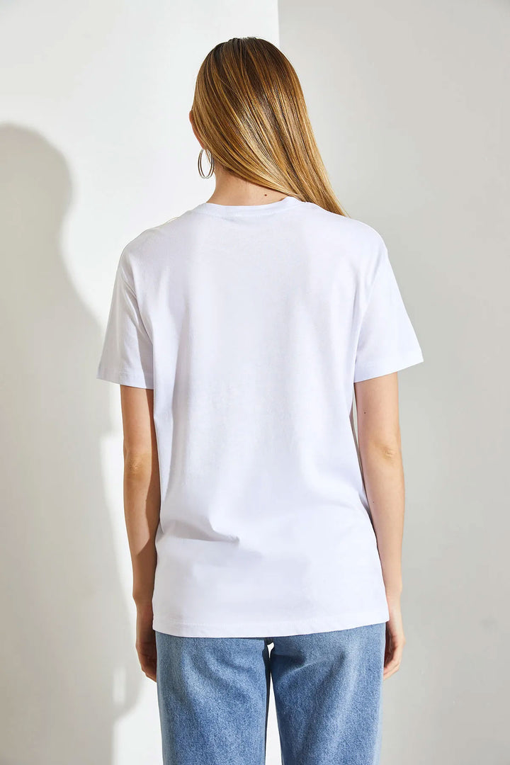 Kadın Beyaz Pamuklu T-Shirt Mavili Dalgalı Yuvarlak Yaka Kısa Kol T-Shirt