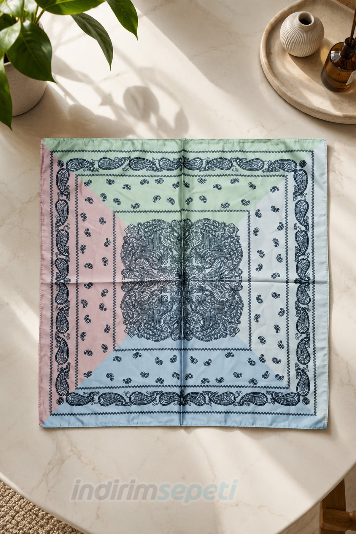 Şal Desenli Saten Fular 4 Renkli 50x50 cm – Zarif Kare Klasik Şal Motifli Premium Kare Fular