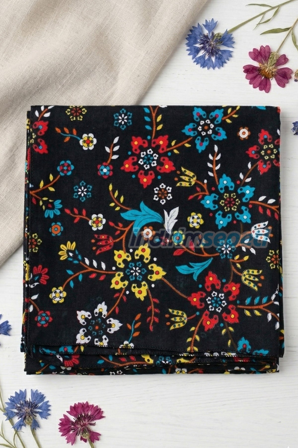 Siyah Çiçek Desenli Pamuklu Bandana 52x52 cm – Çok Amaçlı Şık Fular & Saç Bandı Aksesuar