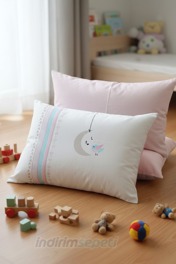 Ay ve Minik Kuş Desenli Çocuk Yastık Kılıfı 2’li Set – Pamuklu Ön & Arka Yüz Farklı | 47x36 cm