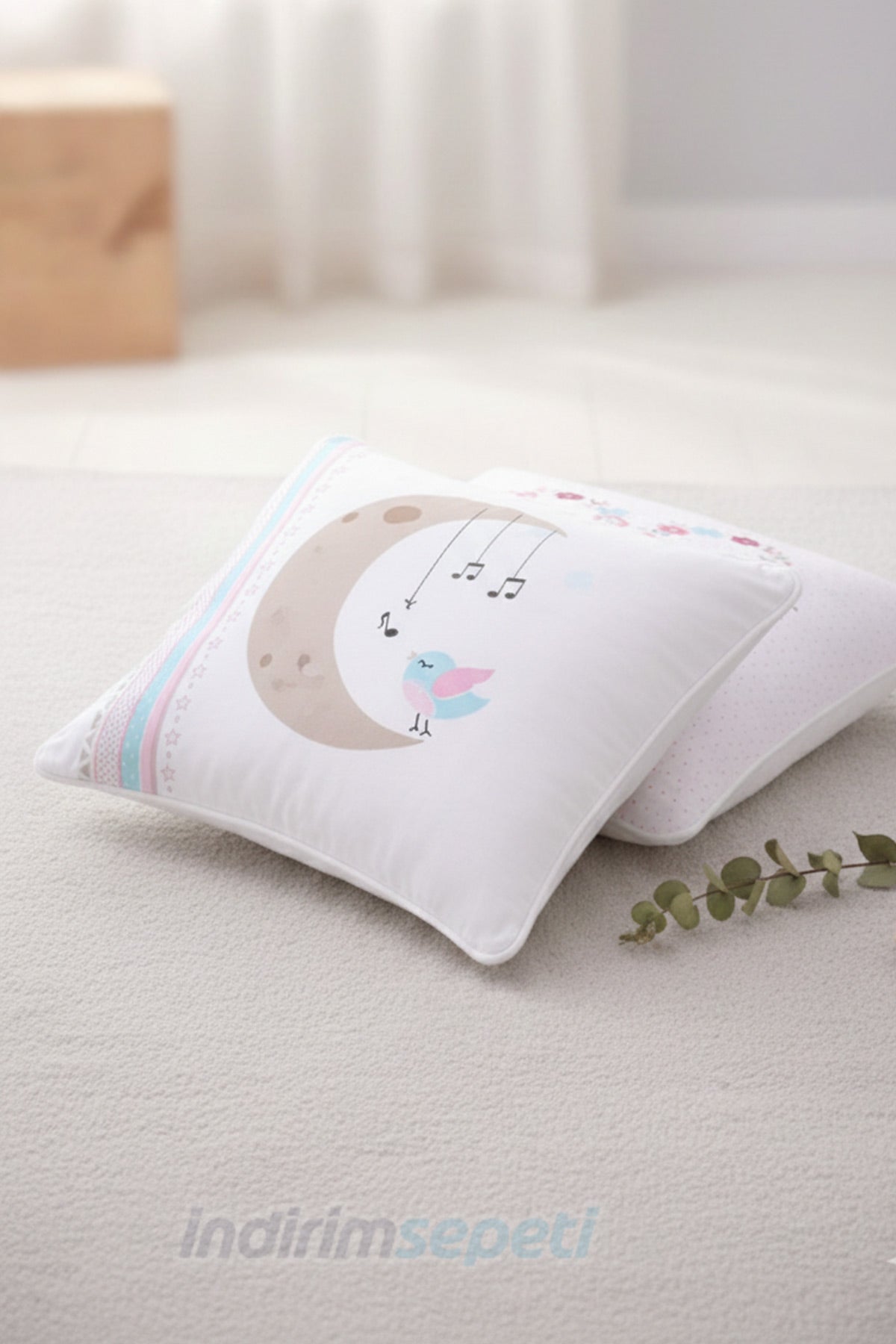 Ay ve Minik Kuş Desenli Çocuk Yastık Kılıfı 2’li Set – Pamuklu Ön & Arka Yüz Farklı | 47x36 cm