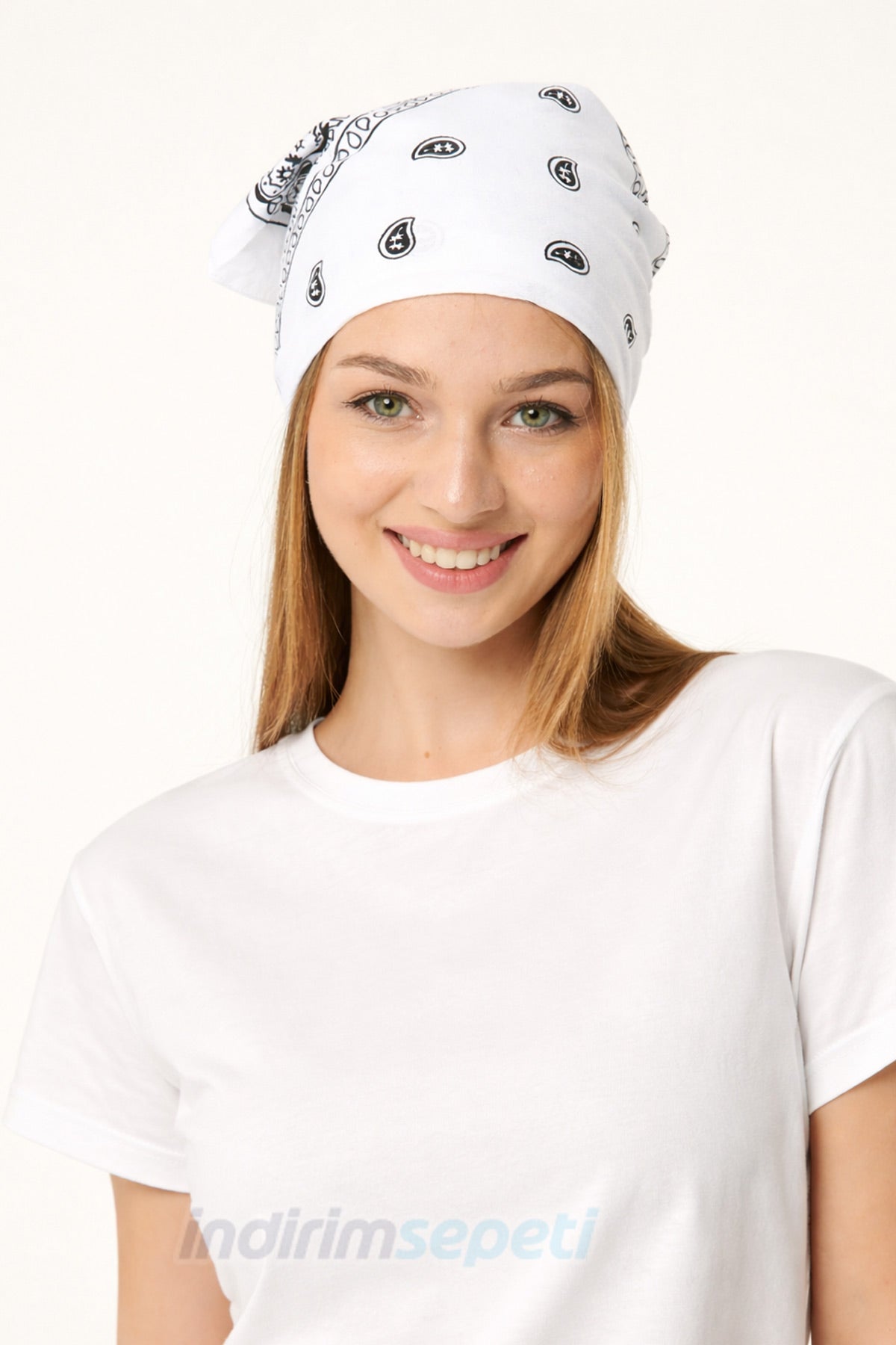 Etnik Paisley Desenli Beyaz Bandana – %100 Pamuk 52×52 cm | Unisex Saç & Boyun Fuları