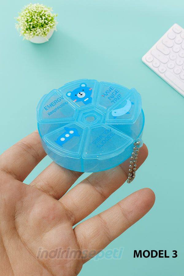 Sevimli 6 Bölmeli Yuvarlak Mini İlaç Kutusu – Anahtarlıklı Taşınabilir Vitamin ve Hap Düzenleyici