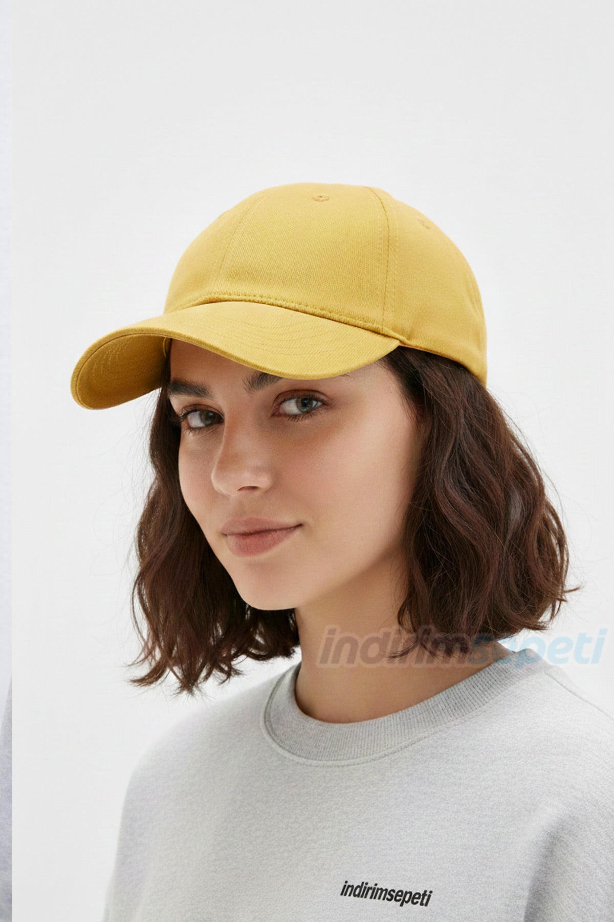 Unisex Sarı Kep Şapka – Ayarlanabilir, Günlük Spor Kombinlere Uygun Canlı Renk Basic Şapka