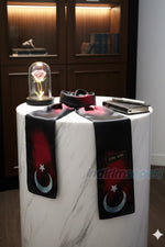 Ay Yıldız Saten Fular 116x18 cm – Özel Seri Türk Bayrak Özel Desenli | Resmi Organizasyon Kurumsal Tören Stil