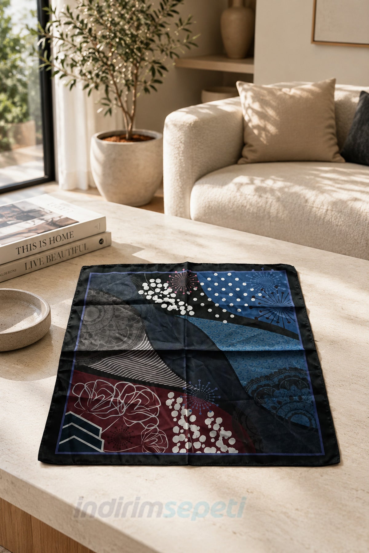 Lacivert & Bordo Geometrik Desenli Saten Bandana 50x50 cm – Modern Çiçek ve Mandala Detaylı İpeksi Fular
