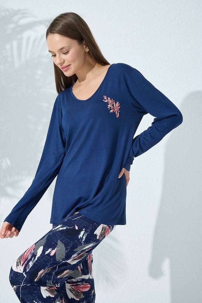 Lacivert Çiçek Desenli Dantel Detaylı V Yaka Viskon Pijama Takım - Indirimsepeti