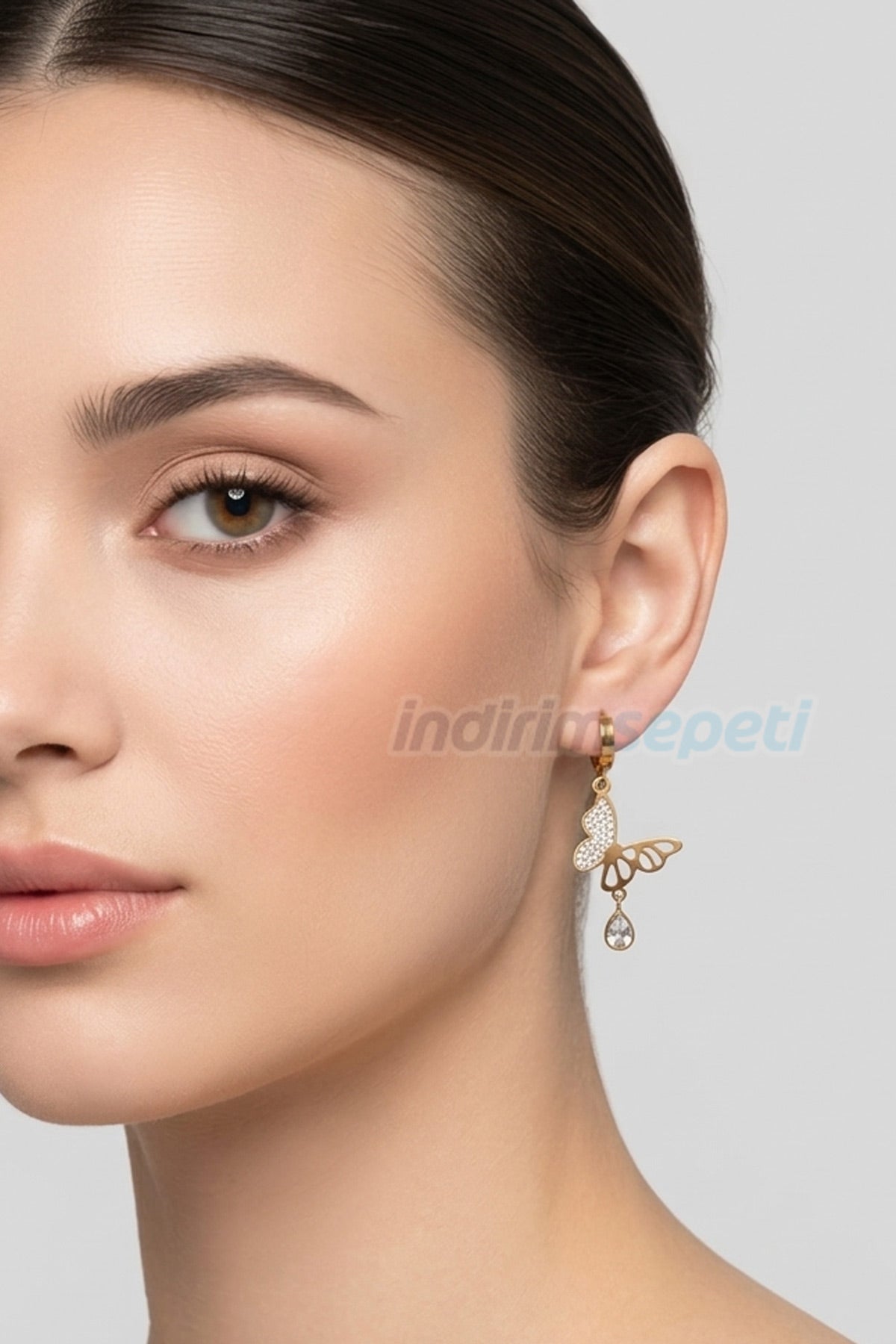 Çelik Kelebek Sallantılı Küpe - Işıltılı Damla Taşlı & Zirkon Detaylı Kelebek Figürlü Sallantılı Küpe