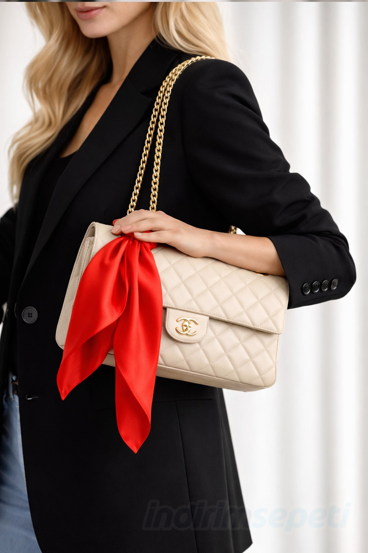 Kırmızı Parlak Saten Fular 50×50 cm – Şık Bandana & Eşarp | 23 Nisan, 29 Ekim, 19 Mayıs Etkinlikleri