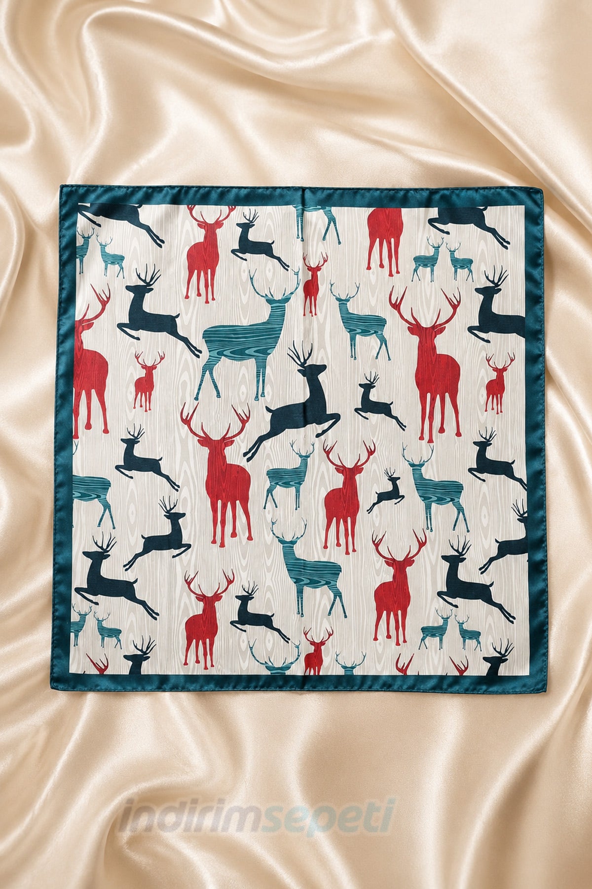 Kırmızı & Petrol Yeşili Geyik Desenli Saten Bandana 50x50 cm – Doğa Temalı Şık Fular