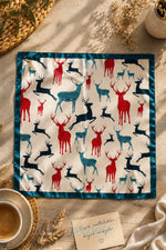 Kırmızı & Petrol Yeşili Geyik Desenli Saten Bandana 50x50 cm – Doğa Temalı Şık Fular