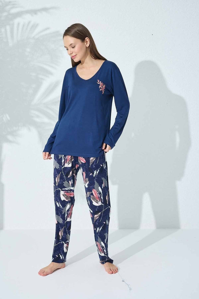 Lacivert Çiçek Desenli Dantel Detaylı V Yaka Viskon Pijama Takım - Indirimsepeti