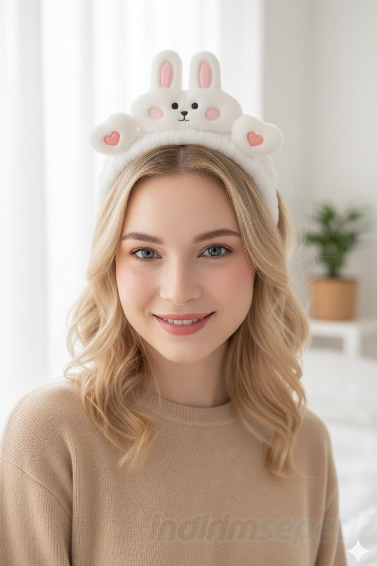 Tavşan Figürlü Peluş Makyaj Saç Bandı – Yumuşak, Esnek ve Cilt Dostu Saç Toplayıcı 1 Adet