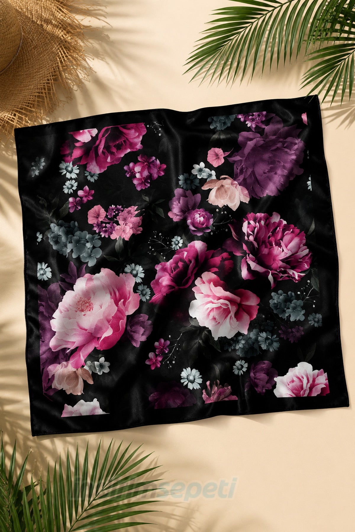 Siyah Zemin Üzerine Fuşya & Pudra Çiçek Desenli Saten Bandana Fular 50x50 cm
