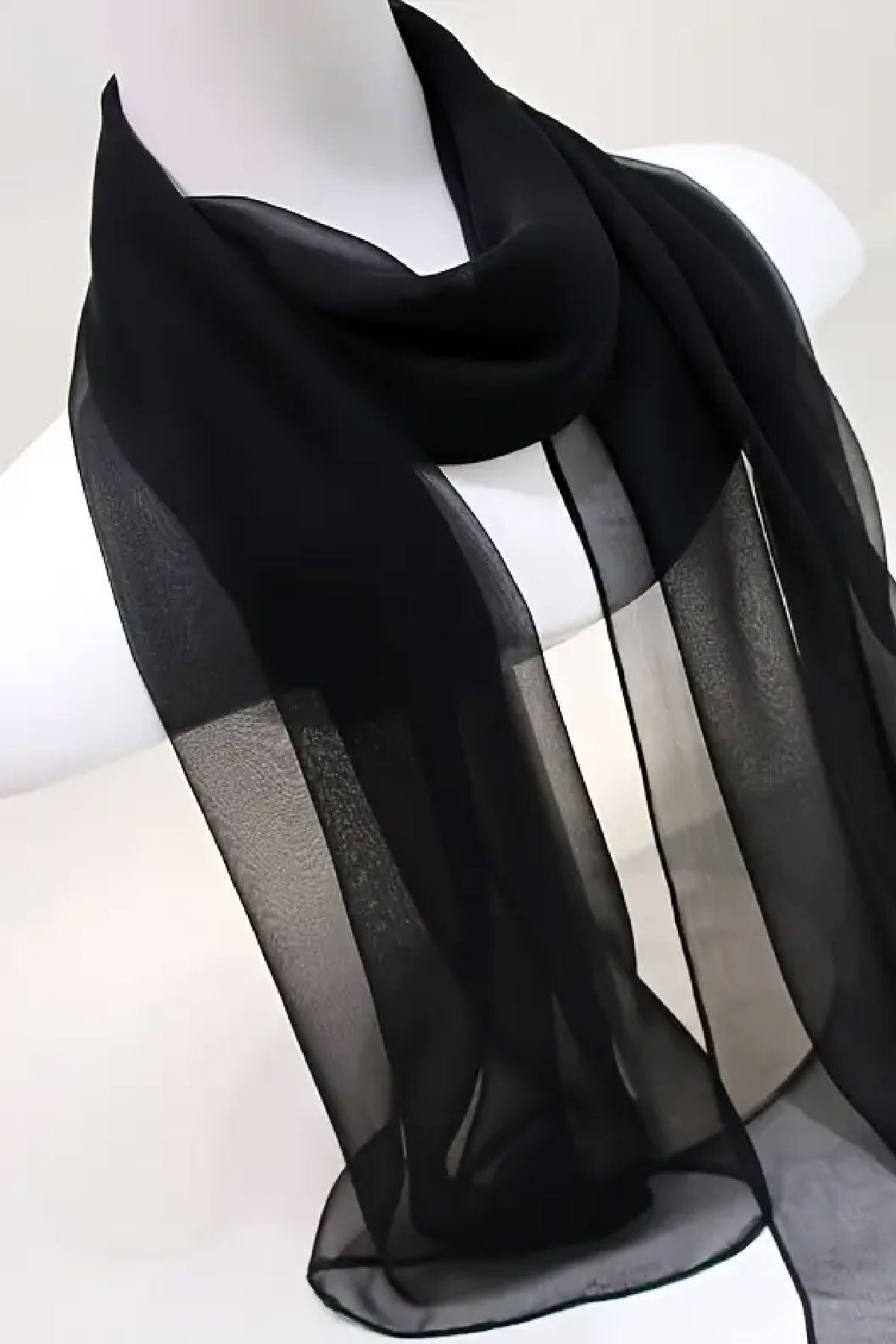 Siyah Şifon Fular 124x29 cm – Zamansız Şıklık, Akıcı Duruş ve Güçlü Stil - indirimsepeti