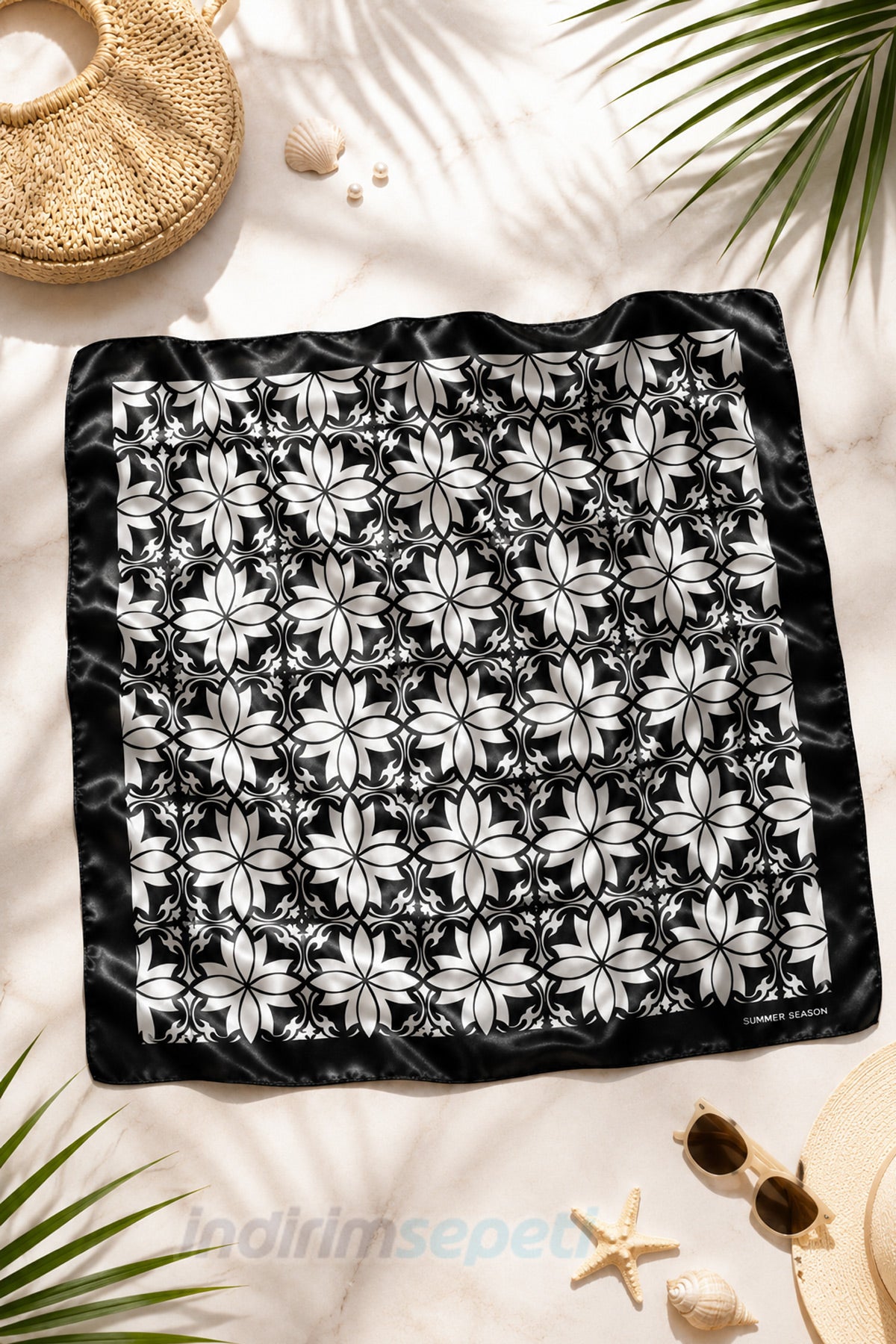 Siyah Beyaz Geometrik Çiçek Desenli Saten Bandana Fular 50x50 cm – Modern Şık Yaz Kombini