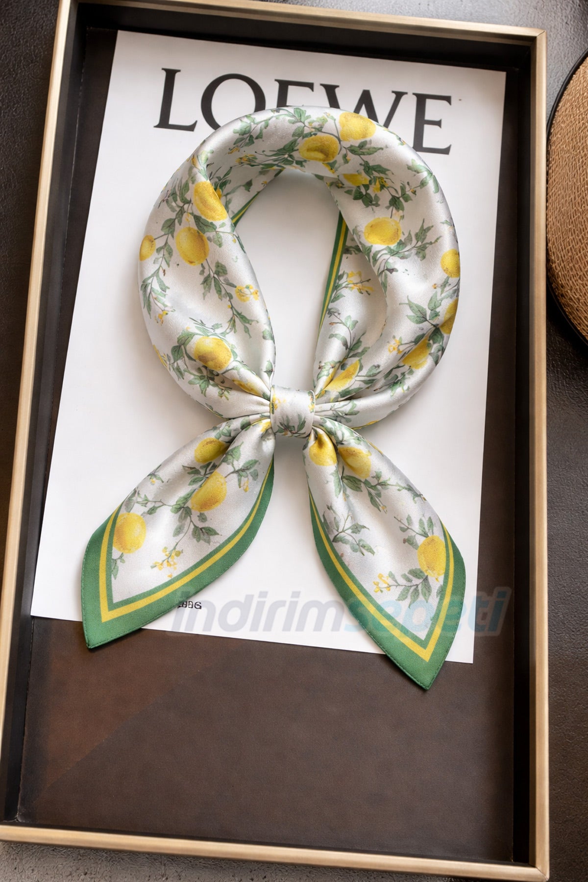 Limon Desenli Saten Bandana ve Boyun Fuları 50x50 cm – Canlı, Doğal ve Kombin Tamamlayıcı