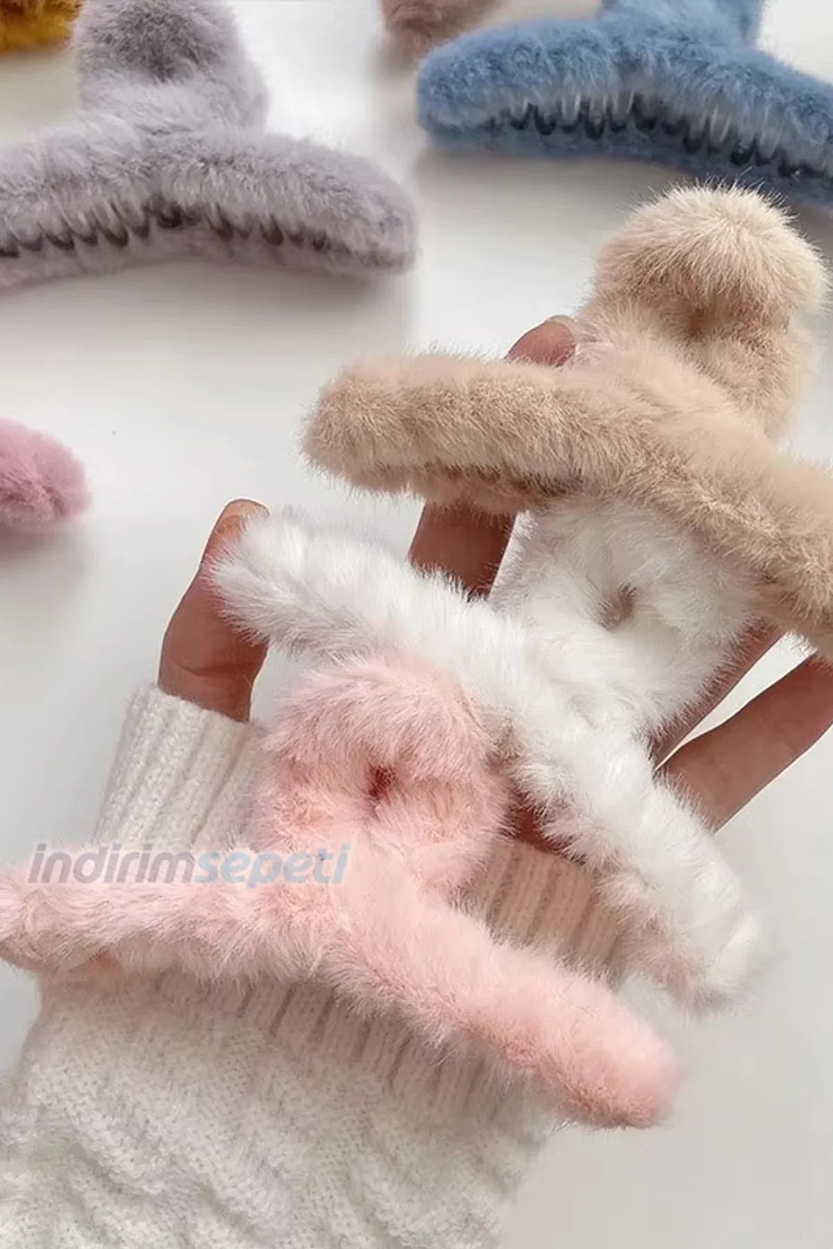 Kadın Pelüş XL Mandal Toka Tüylü Karışık Renk - Indirimsepeti