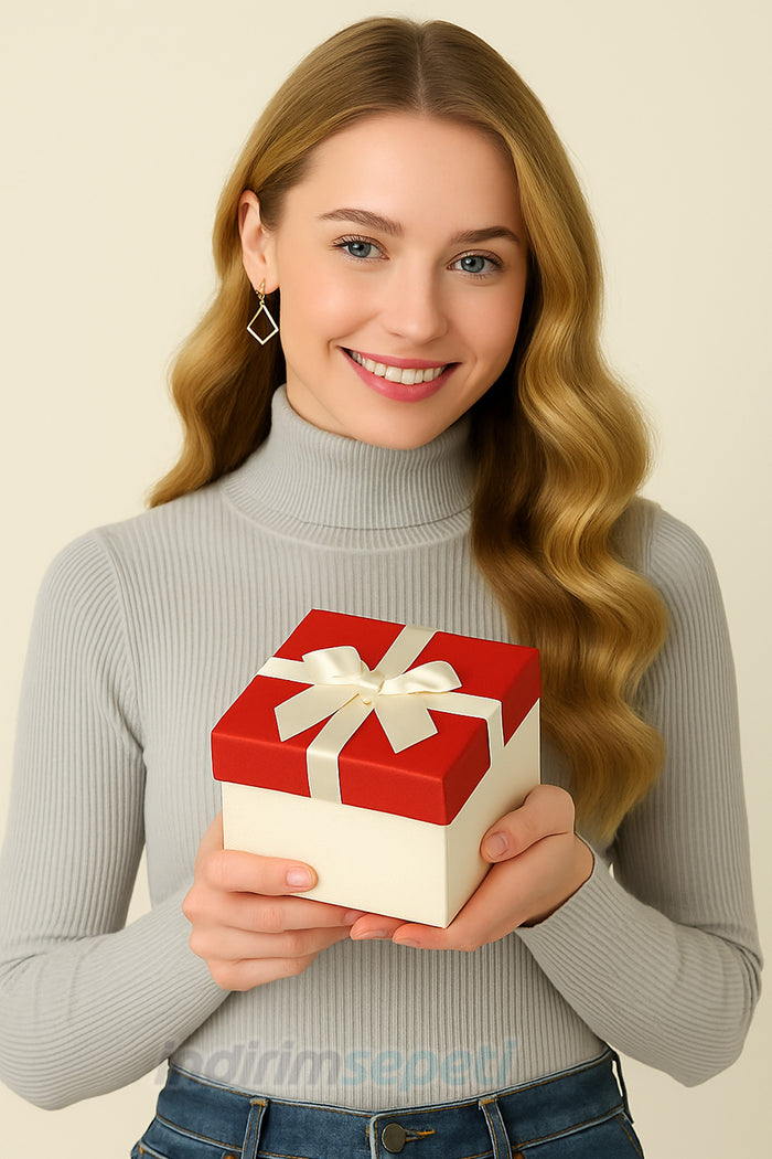 Kırmızı veya Krem 3’lü Hediye Kutusu Seti – Kurdeleli Kapaklı Kare Özel Gün Hediye Kutuları