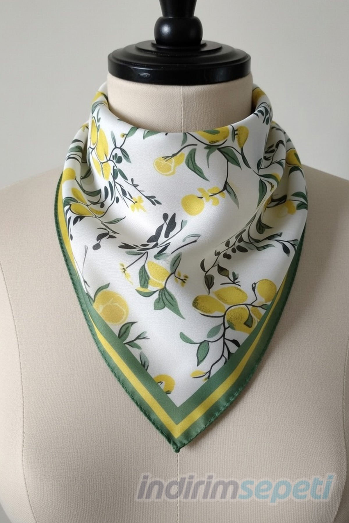 Limon Desenli Saten Bandana ve Boyun Fuları 50x50 cm – Canlı, Doğal ve Kombin Tamamlayıcı
