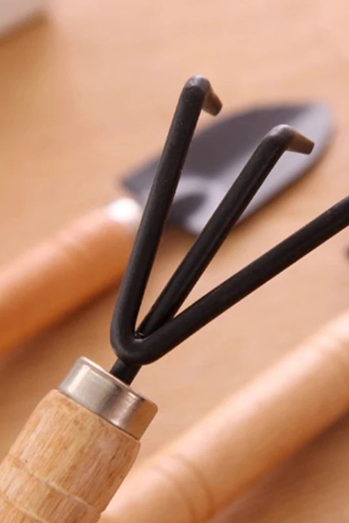 Ahşap Saplı Metal Uçlu 3 Parça Mini Tırmık ve Kürek Çiçek Bitki Fidan Dikim Çapalama Hobi Bakım Seti - Indirimsepeti