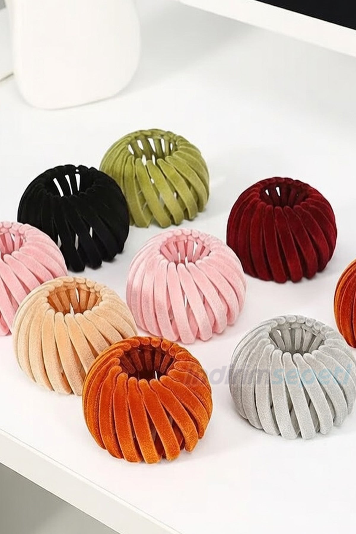 Havlu Tarz Saç Topuzu Aparatı Renkli Saç Tokası Klipsi Taraklı Saç Toplama Tokası 1 Adet Karışık