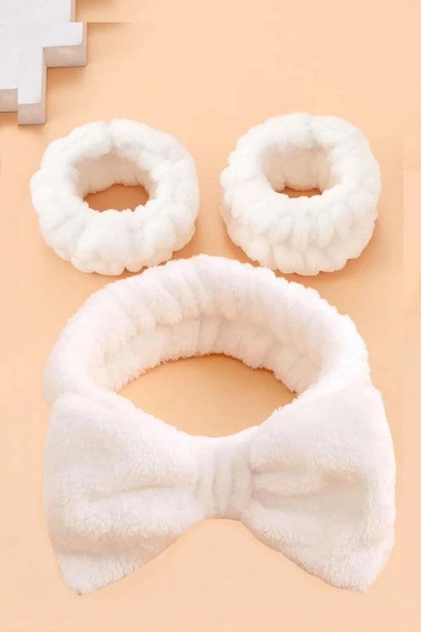 Makyaj ve Cilt Bakım Peluş Seti 3’lü – Su Akıtmaz Yumuşak Beyaz Saç Bandı & Bilek Bantları | Spa