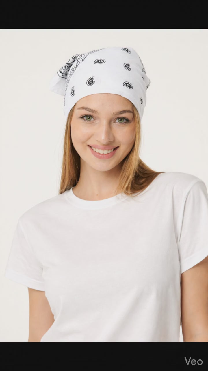 Etnik Paisley Desenli Beyaz Bandana – %100 Pamuk 52×52 cm | Unisex Saç & Boyun Fuları