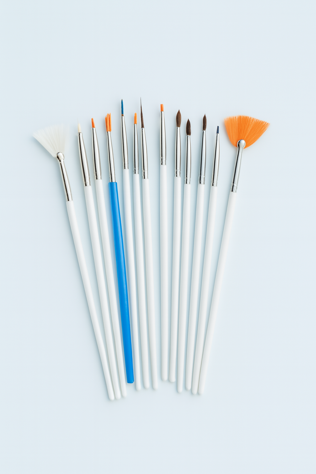 Fırça Seti 16’lı Beyaz & Mavi Saplı Çok Amaçlı Sanatsal ve Nail Art sanat ve güzellik amaçlı çok yönlü fırçalar